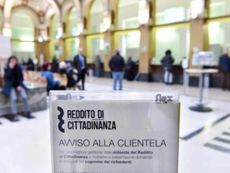 Reddito di cittadinanza abolito, Roma