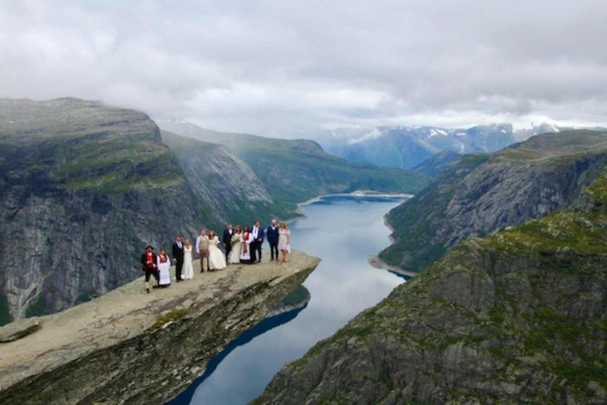 A Trolltunga puoi sposarti in montagna