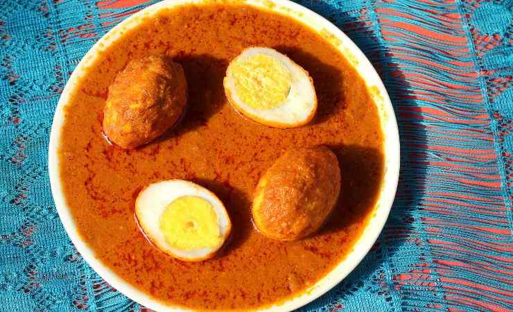 La ricetta delle uova al curry