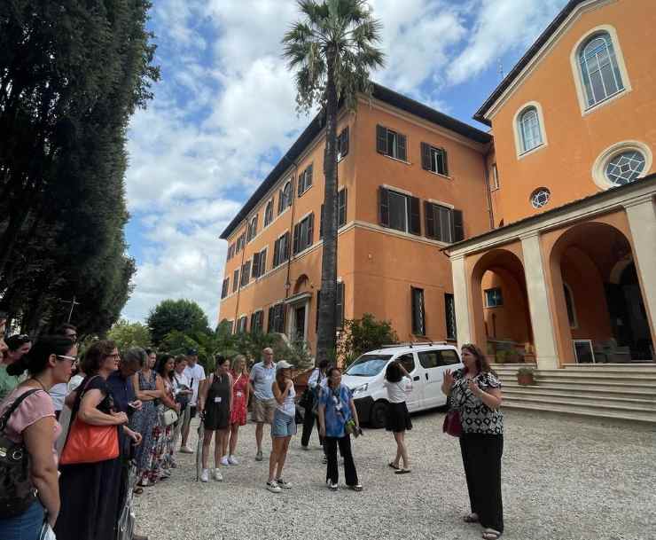 La scuola che frequenta Chanel a Roma