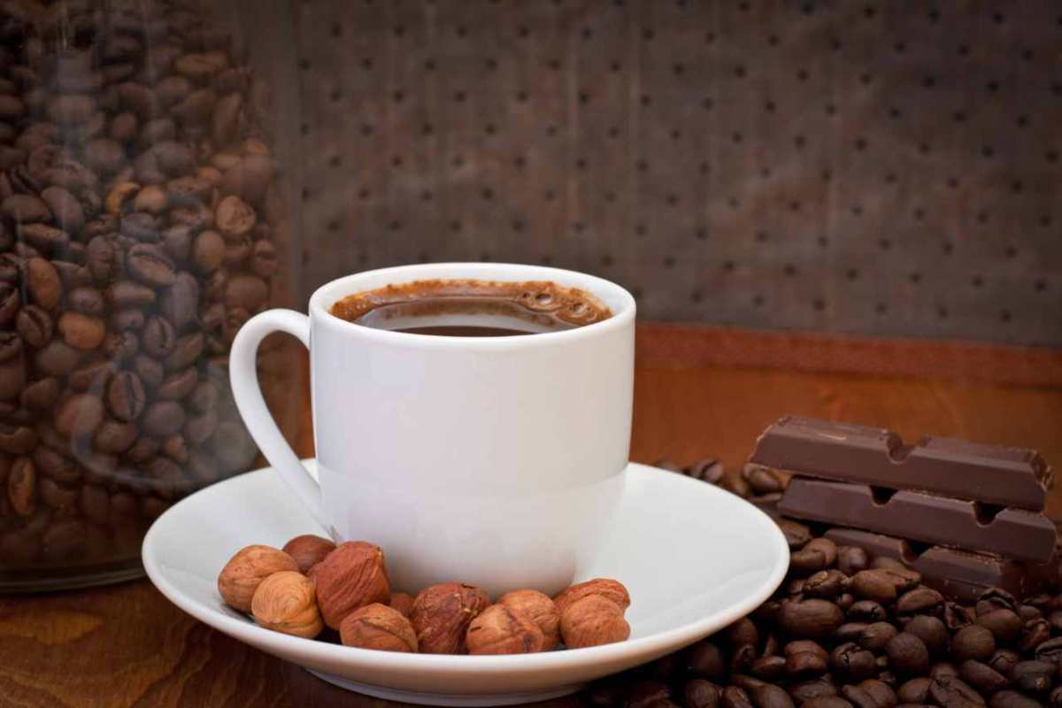 benefici del cioccolato, caffè e nocciole