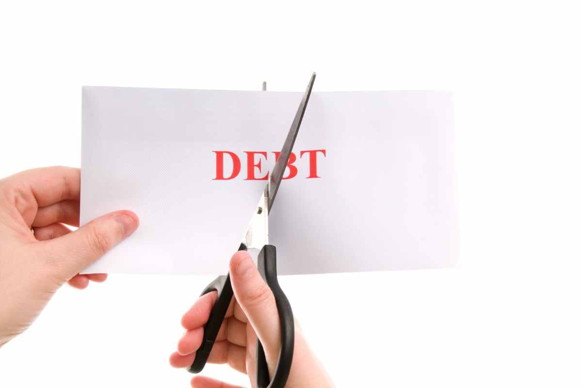 come tagliare i debiti in modo legale