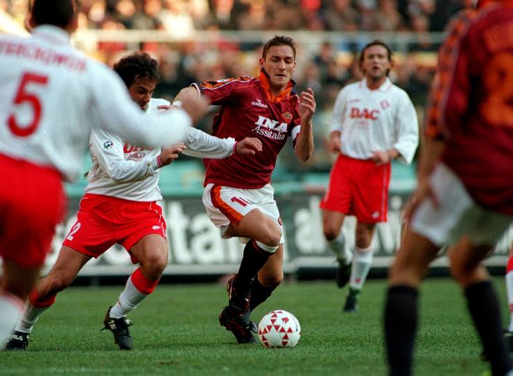 Francesco Totti, il primo gol da capitano della Roma contro la Fiorentina