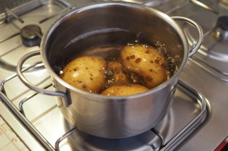 riciclare acqua delle patate