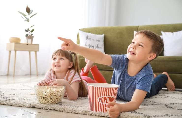 i rischi che corrono i bambini davanti al televisore